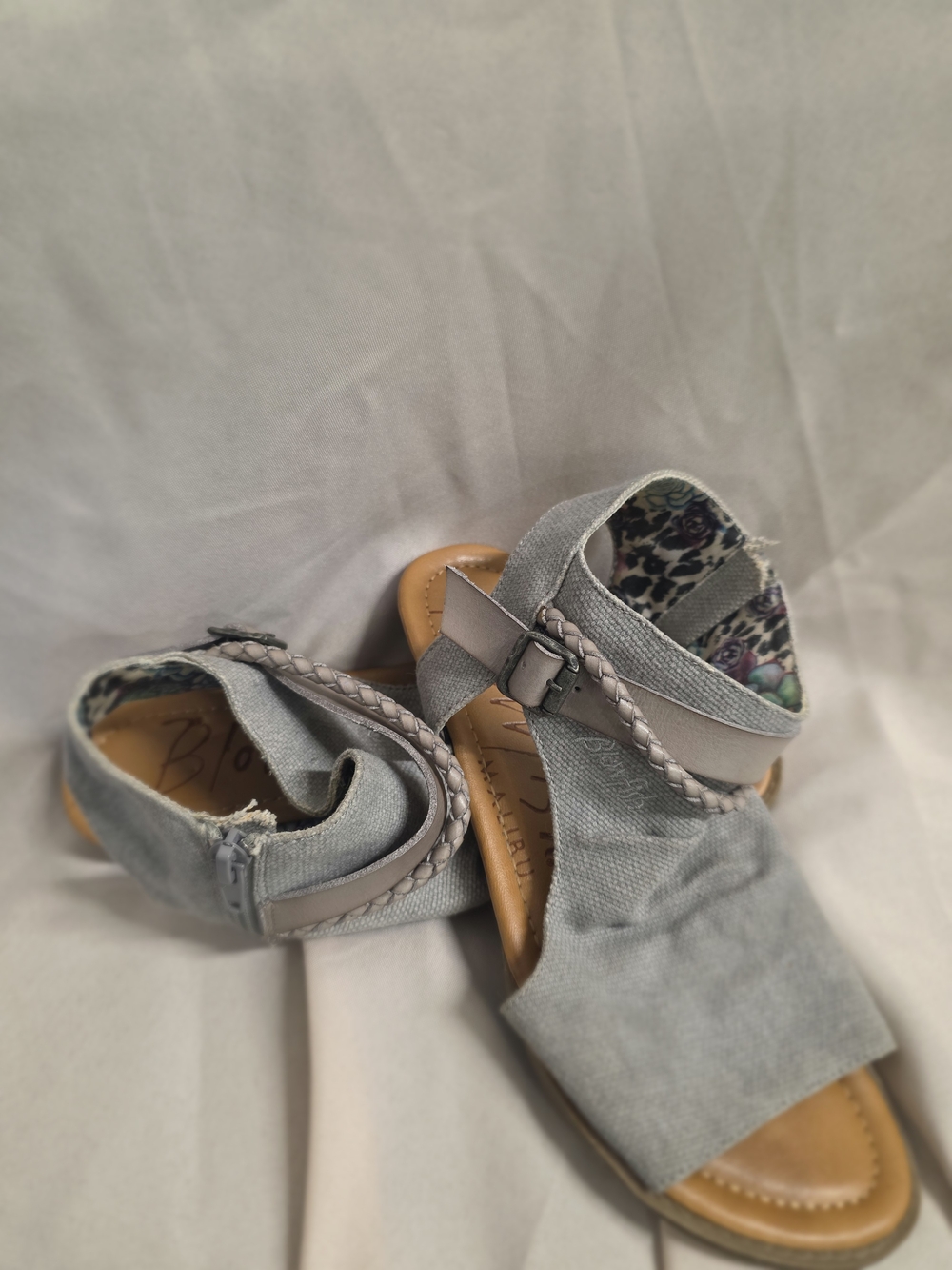 Women’s BlowFish Light Gray Braided Strap Sandals Size 7.5